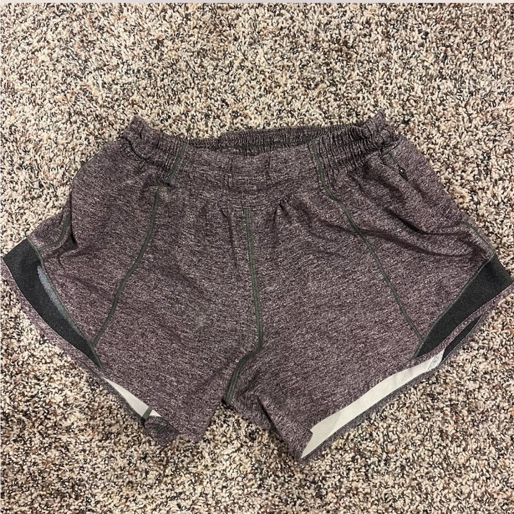 Lululemon Hotty Hots Woman’s Size 4 Shorts Low Rise 2.5” - Picture 2 of 4